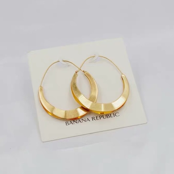 Banana Republic Jewelry - NWT Banana Republic Gold Hoop Earrings